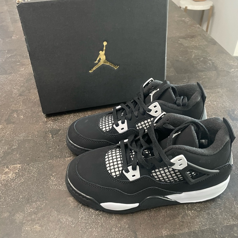 Jordan Black and White Sneakers with Air Cushioning